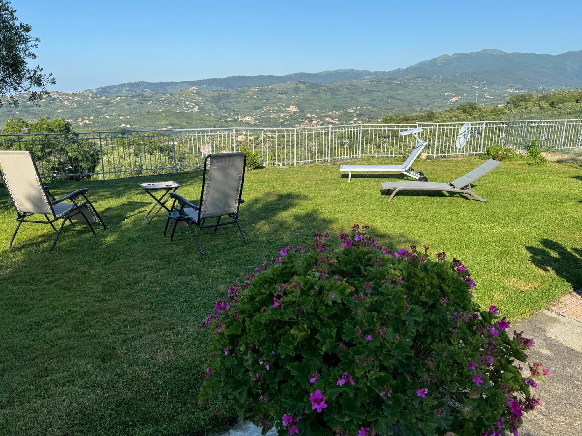 Вилла Casa Vista Mare - Superb Garden And Parking Included Империя Экстерьер фото